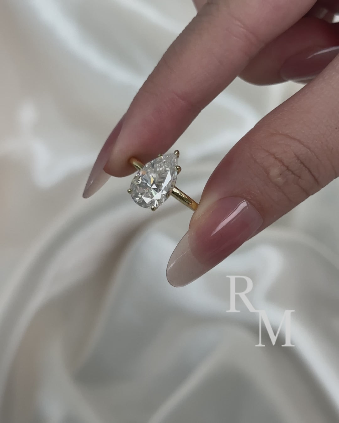 Rodiffy Moissanite S925 Solitaire 4.0Ct Pear Cut White Gold Engagement Ring For Women