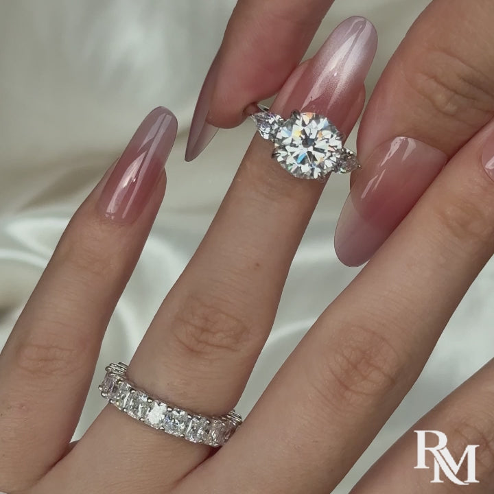S925 Moissanite 4.0Ct Round Cut Three Stone Engagement Ring with 3.5Ct Elegant Radiant Cut Wedding Band