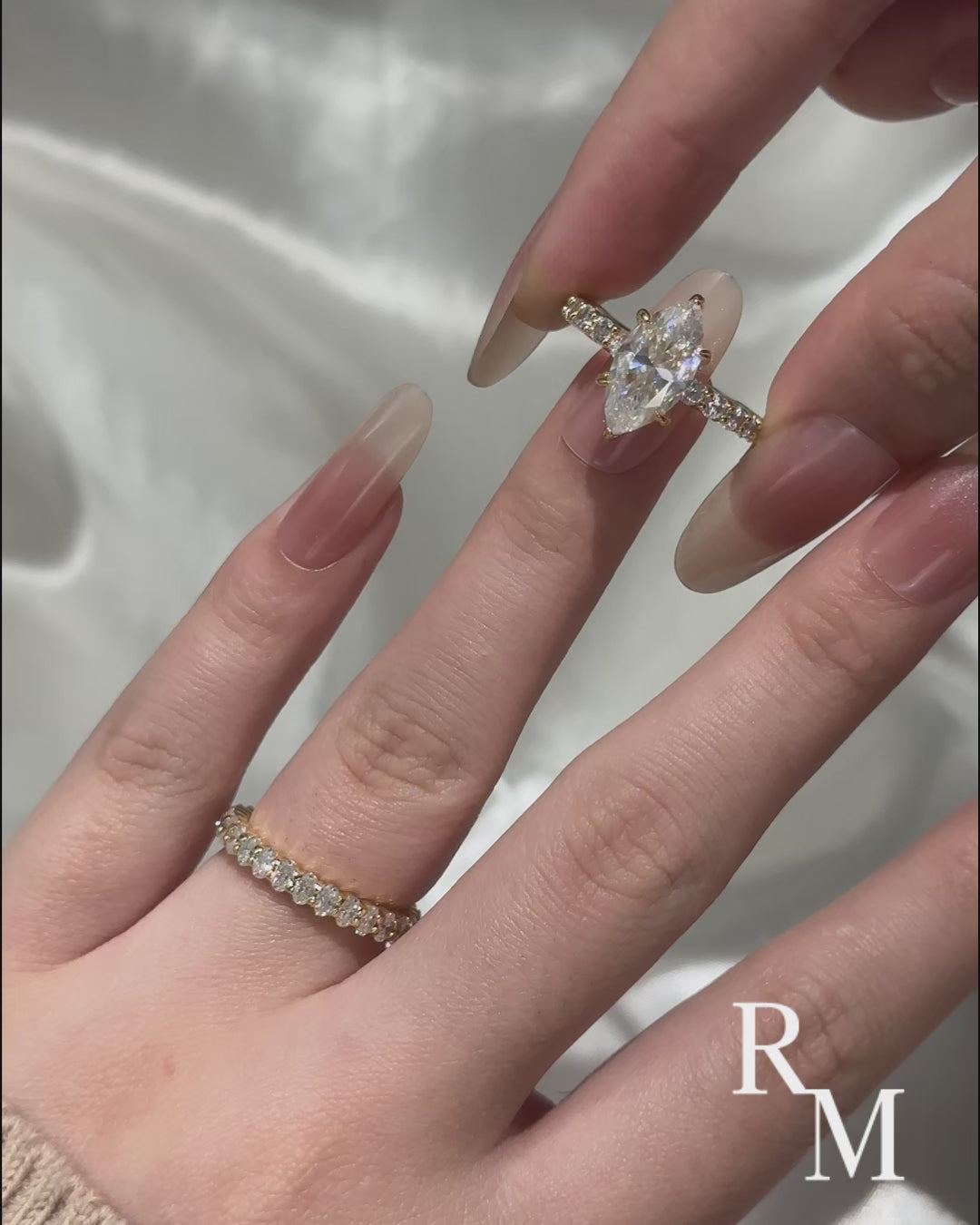 Moissanite 3.0Ct Marquise Cut Yellow Gold Wedding Ring with Oval Cut Wedding Ring