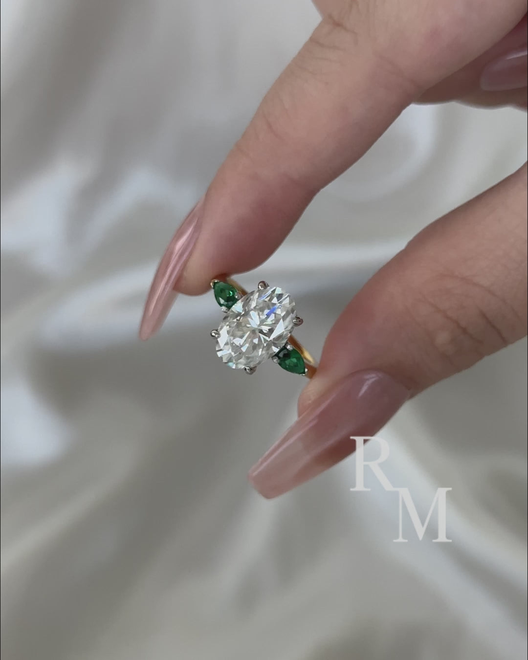 Moissanite 4.0Ct Oval Cut Green Pear Cut Side Stone Engagement Ring