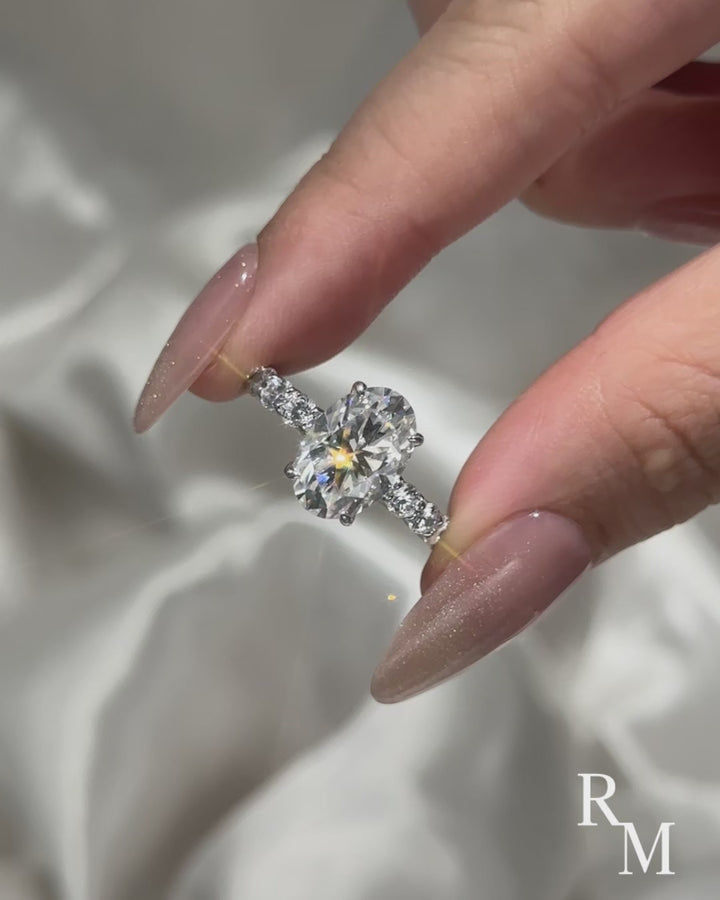 2.5 Ct/4.0Ct Oval Cut Hidden Halo White Gold Moissanite Diamond Engagement Ring