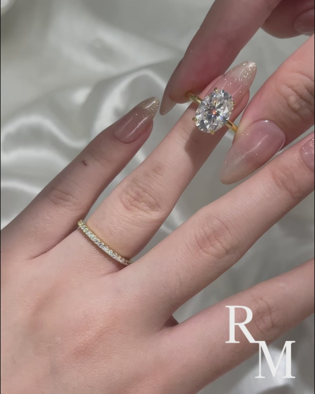 Moissanite 4.0Ct Solitaire Oval Cut Yellow Gold With Pavé Wedding Ring