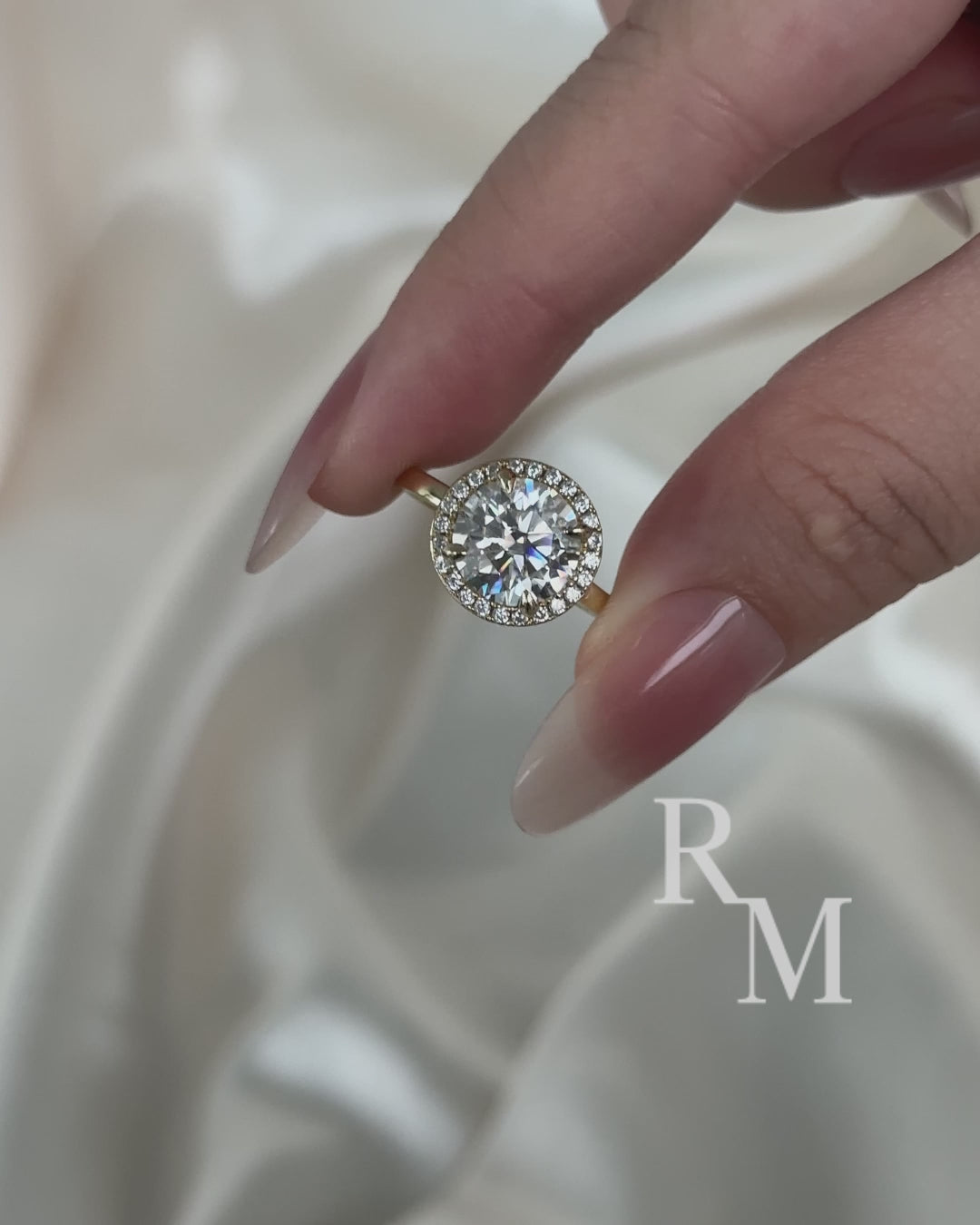 Moissanite Classic 3.0Ct Round Cut Halo Engagement Ring In Sterling Silver