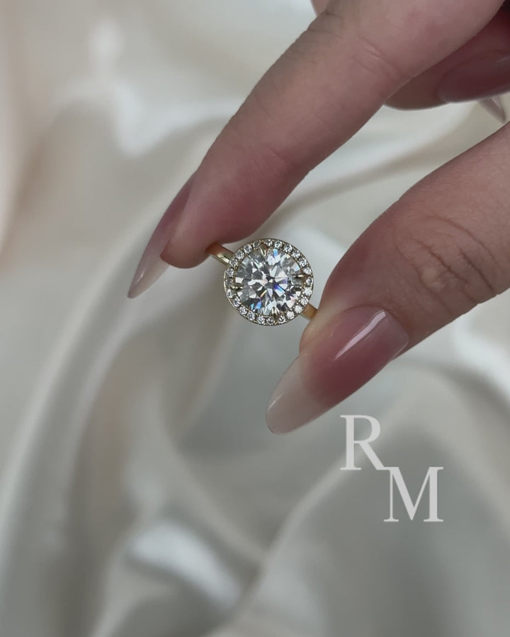 Moissanite Classic 3.0Ct Round Cut Halo Engagement Ring In Sterling Silver