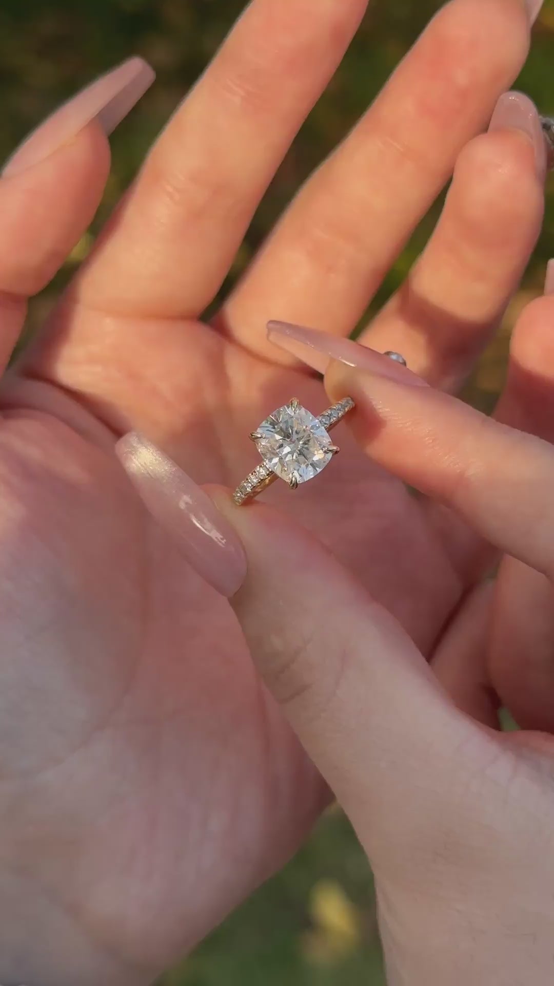 Rodiffy Moissanite 2.0 Ct～2.5 CtSquare Cushion Yellow Gold Promise Ring