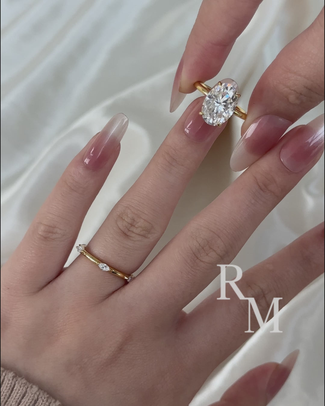 Moissanite 5.5Ct Solitaire Oval Cut Engagement Ring with Marquise Cut Wedding Band