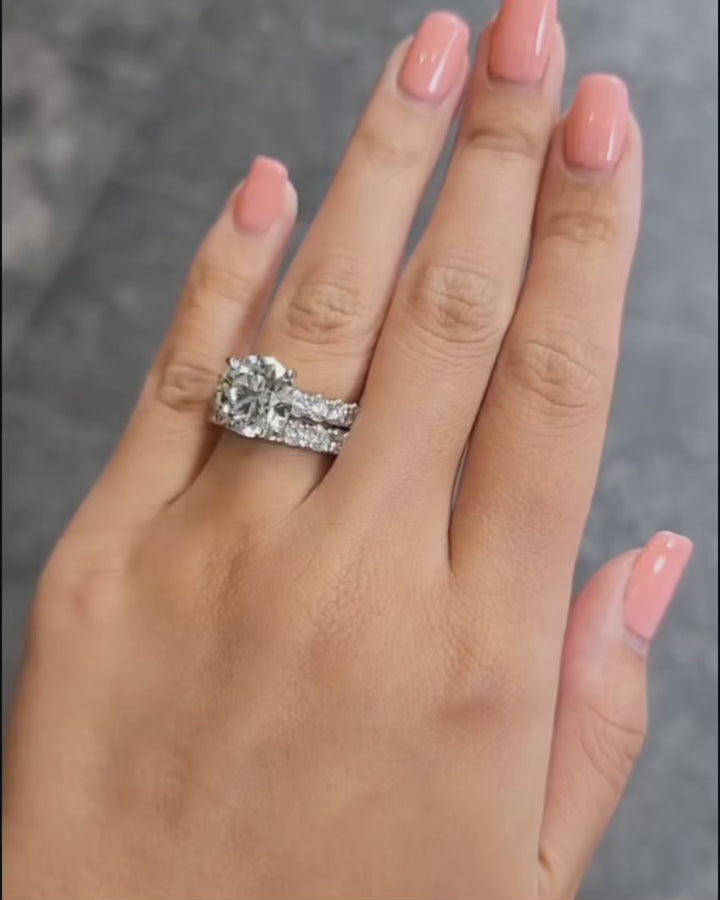 Moissanite 2.0Ct~4.0Ct Round Cut Side Stone White Gold Travel Bridal Set