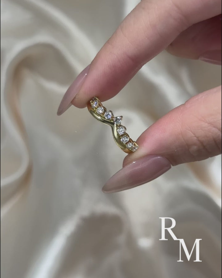 Graduated Tiara Wedding Ring With Round Moissanite Diamonds