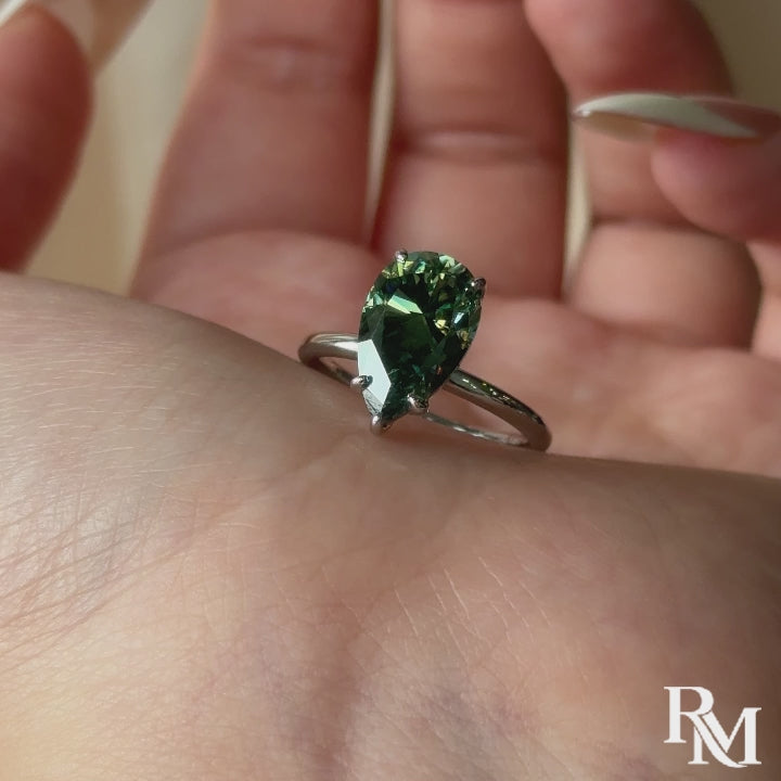S925 Moisanite 4.0Ct Pear Cut Green Solitaire Promises Travel Ring For Women