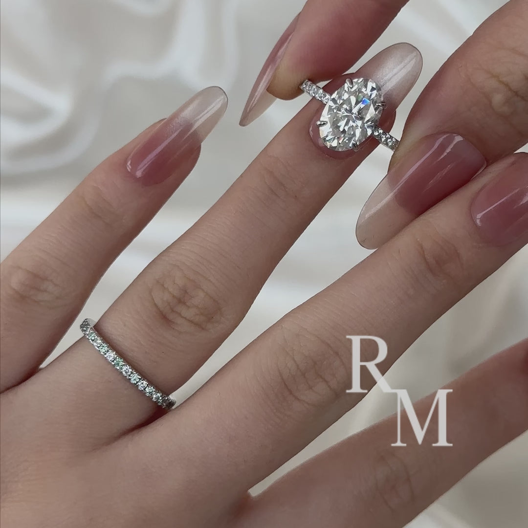 Moissanite 4.0Ct Oval Cut/3.5Ct Radiant Cut Engagement Ring With Green & White Round Cut Wedding Band