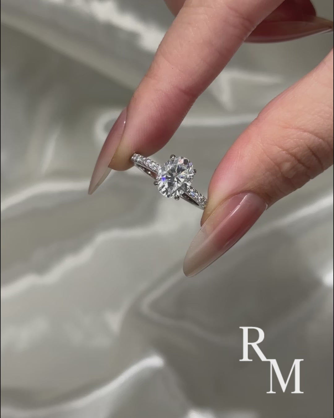 Moissanite 2.0 Ct~5.5 Ct Pavé Oval Cut Engagement Rings For Women