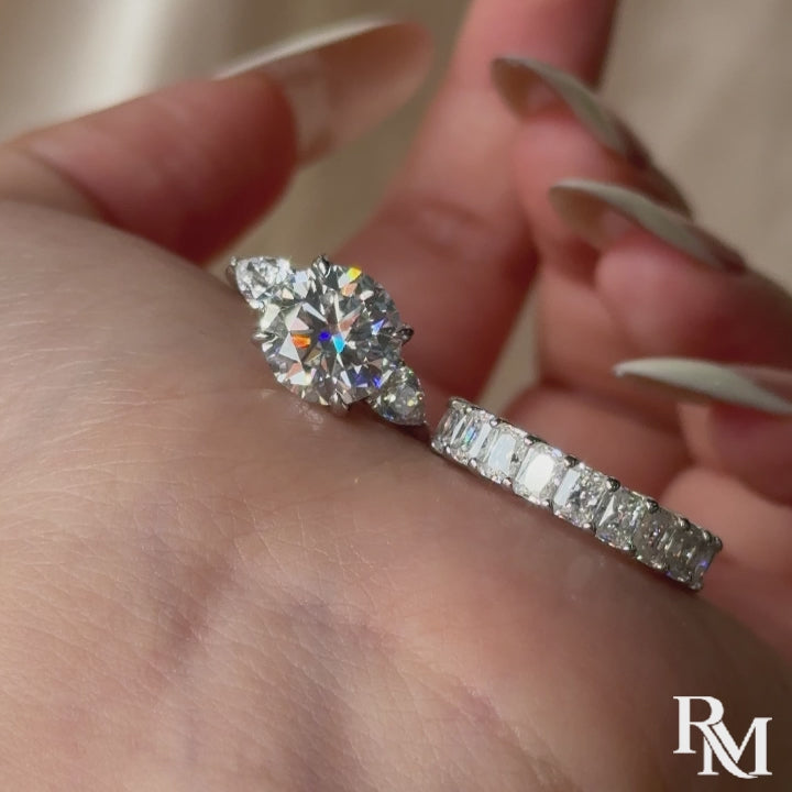 S925 Moissanite 4.0Ct Round Cut Three Stone Engagement Ring with 3.5Ct Elegant Radiant Cut Wedding Band