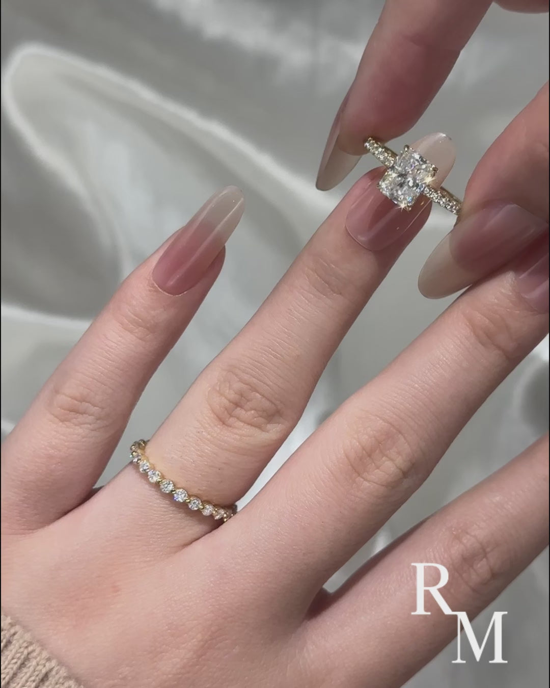 Moissanite 2.0Ct Radiant Cut Yellow Gold Wedding Ring with Round Cut Wedding Band